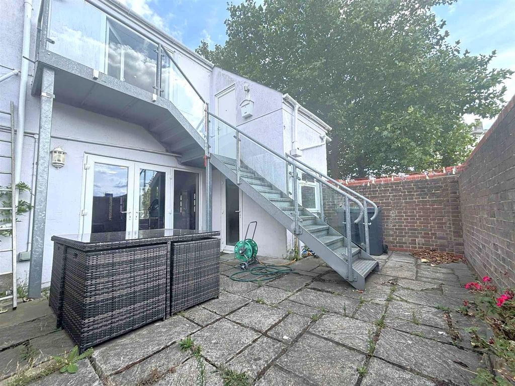 Property photo 1 of 6 Outside 1.Jpg