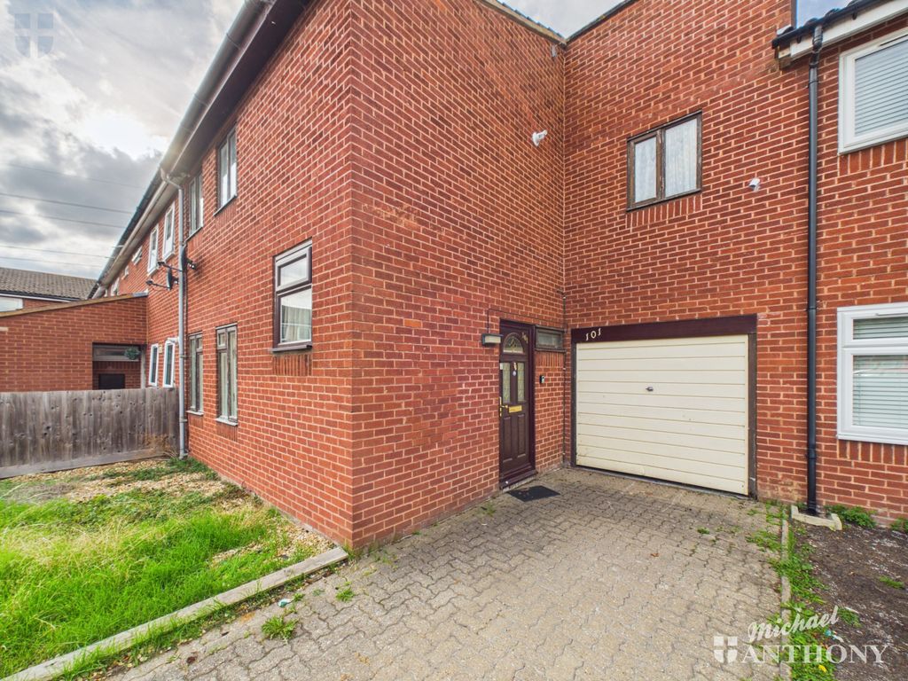 Property photo 1 of 13 Cam03218G0-Pr1173-Still014