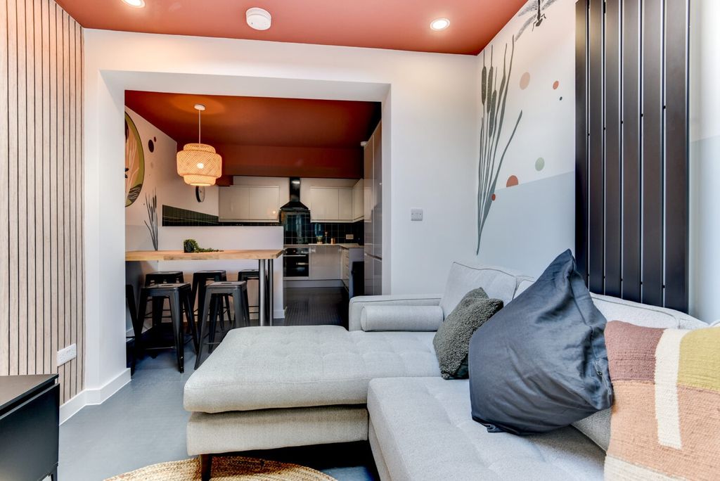 Property photo 2 of 6 Stylish Open-Plan Living Area With A Comfortable l...