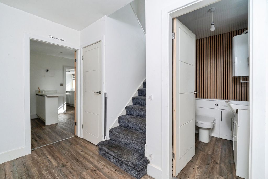 Property photo 3 of 27 Pbox-Img.Jpg