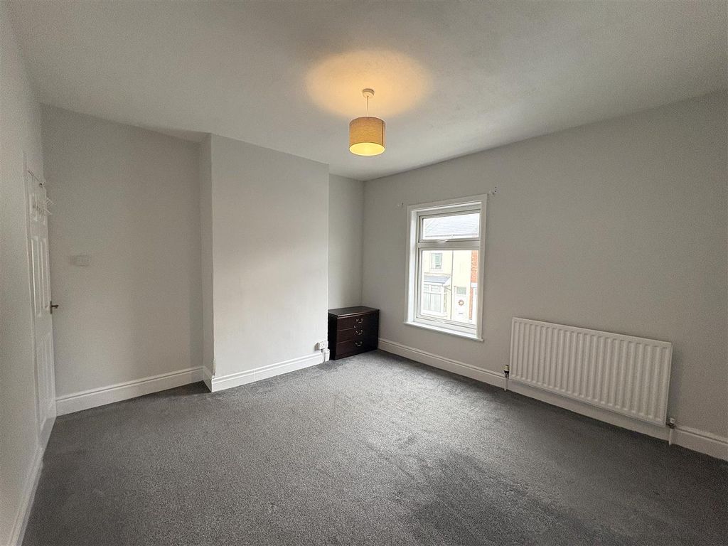 Property photo 3 of 8 Bedroom 1