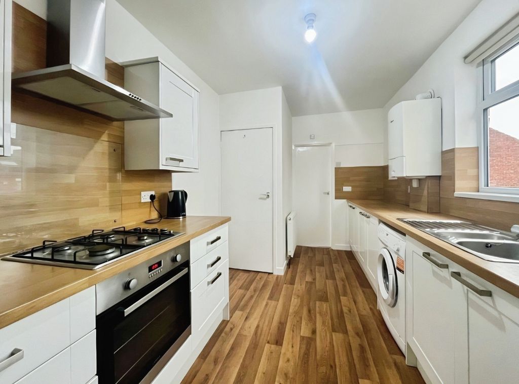 Property photo 2 of 16 5381282
