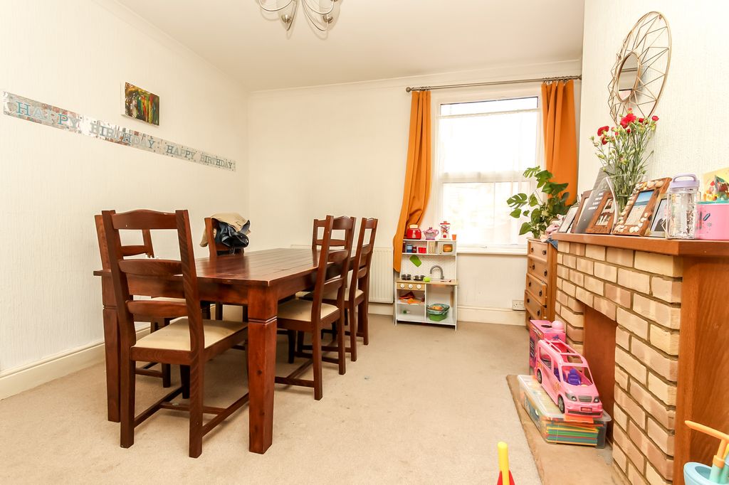 Property photo 3 of 10 Dining Room