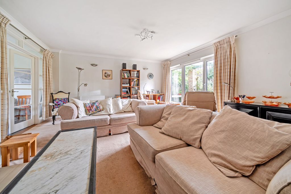 Property photo 2 of 20 Lounge