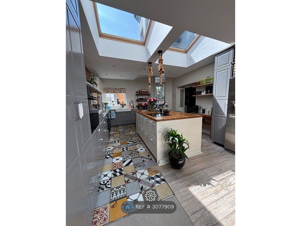 Property photo 3 of 16 Kitchen