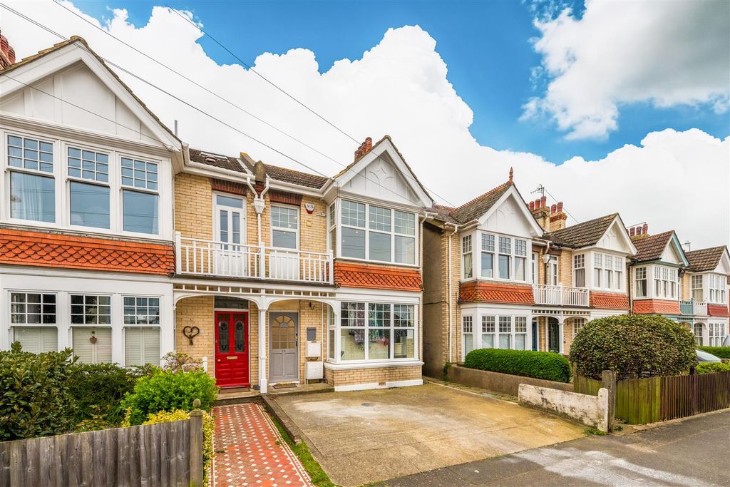 Property photo 1 of 21 24 Southview Road-1.Jpg