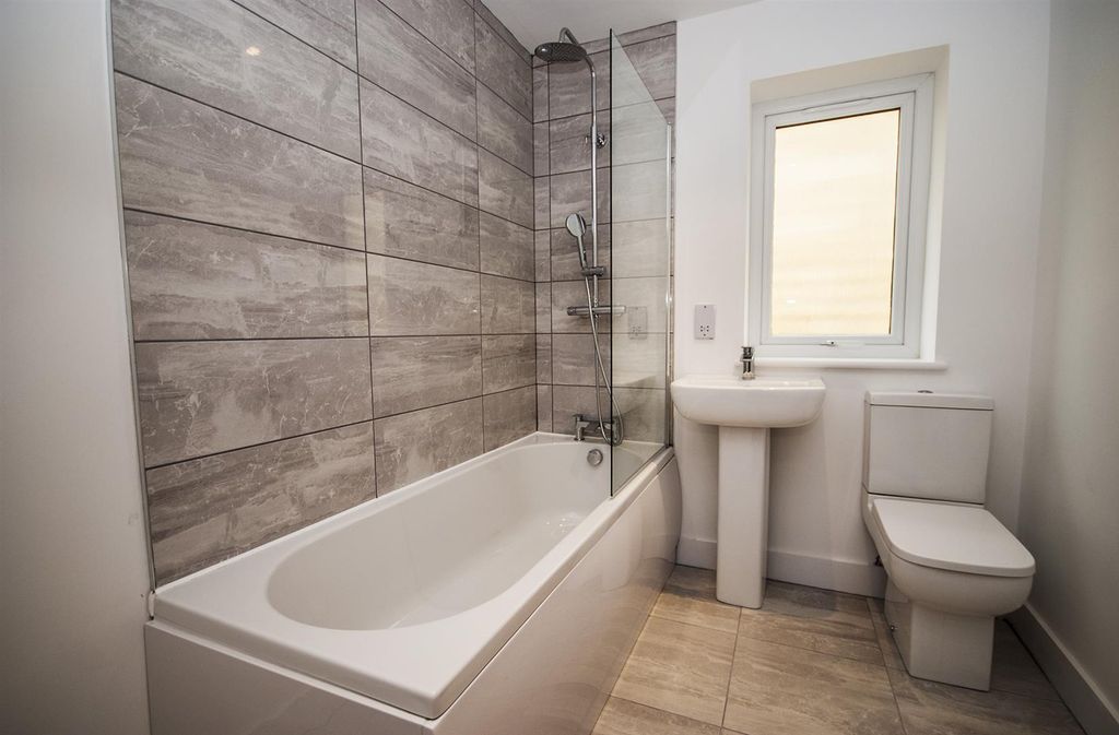 Property photo 3 of 21 Family Bathroom