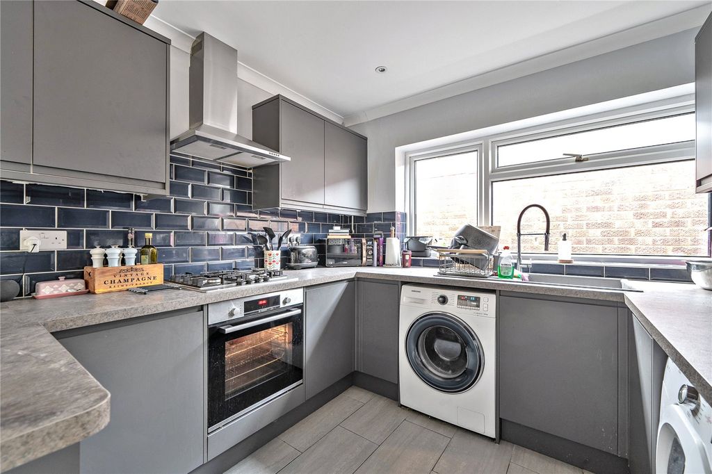 Property photo 2 of 12 Picture No. 17