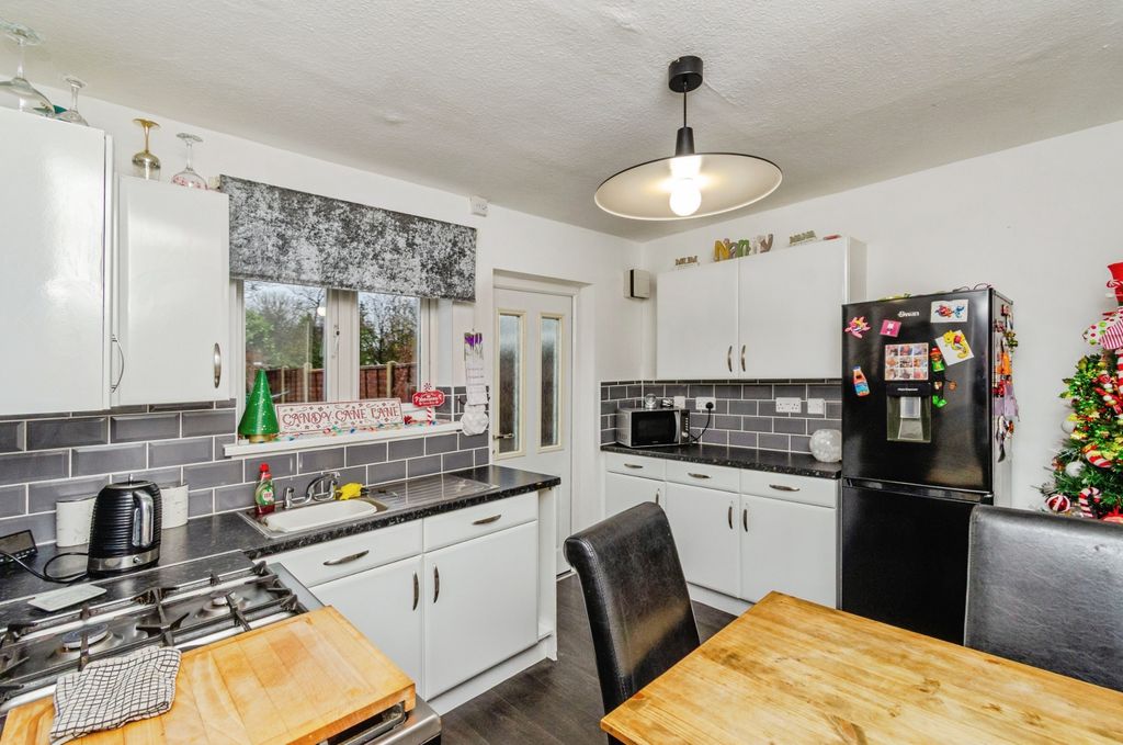 Property photo 2 of 19 Kitchen Diner