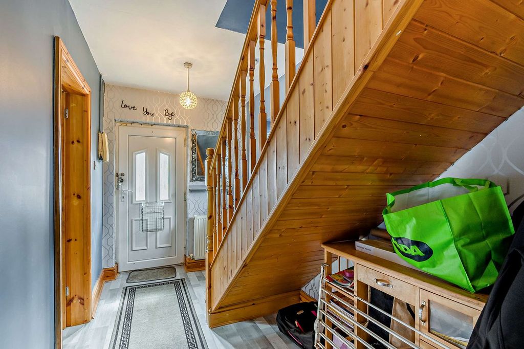 Property photo 3 of 49