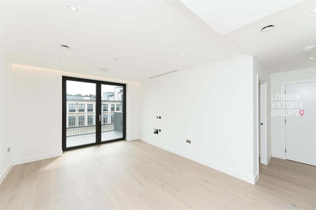 Property photo 2 of 17 1-2920.Jpg