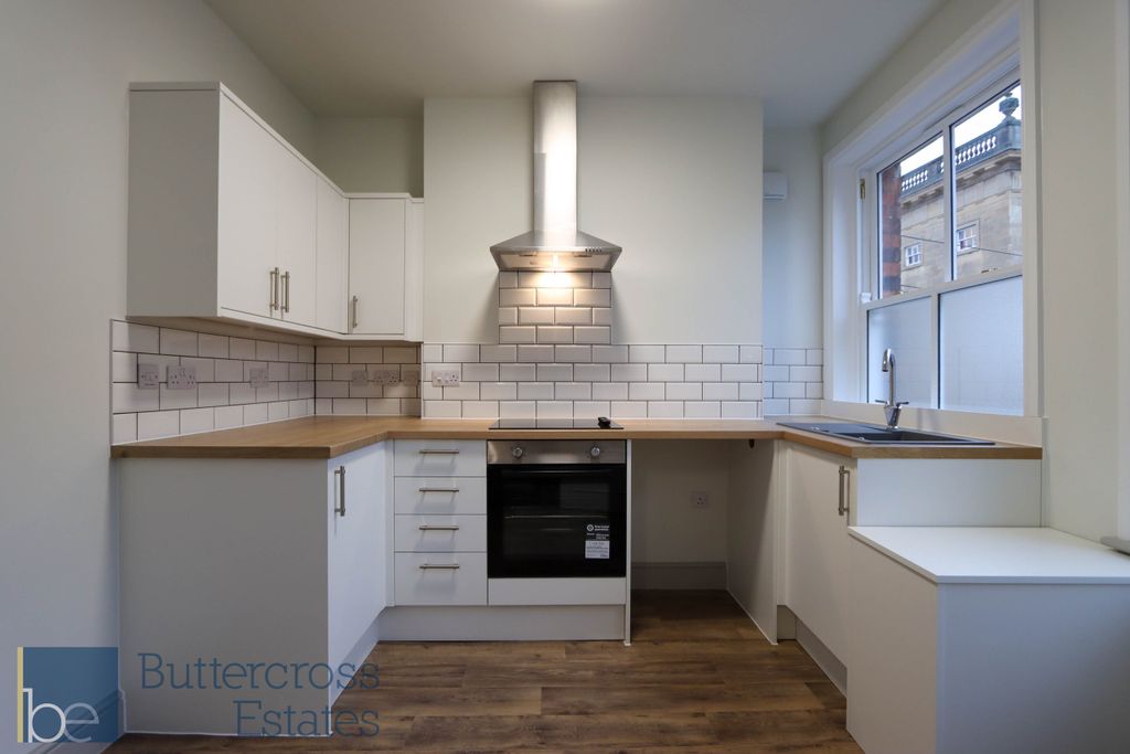 Property photo 3 of 19 Kitchen