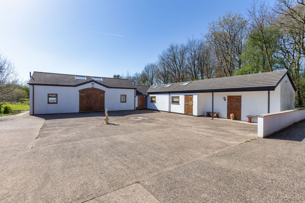 Property photo 1 of 30