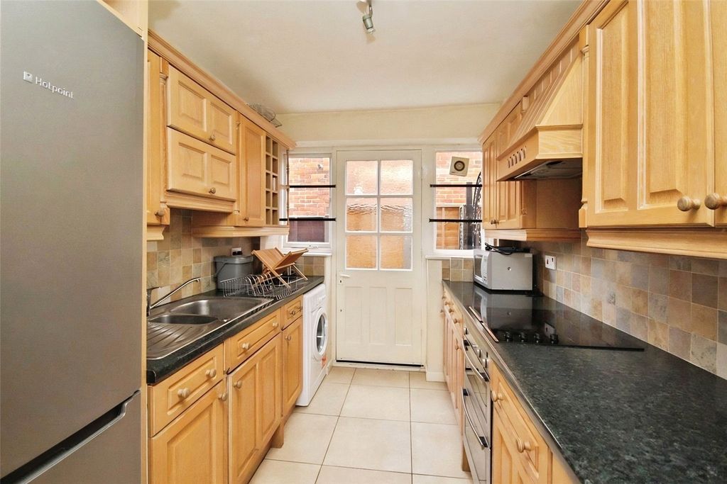 Property photo 3 of 11 Kitchen