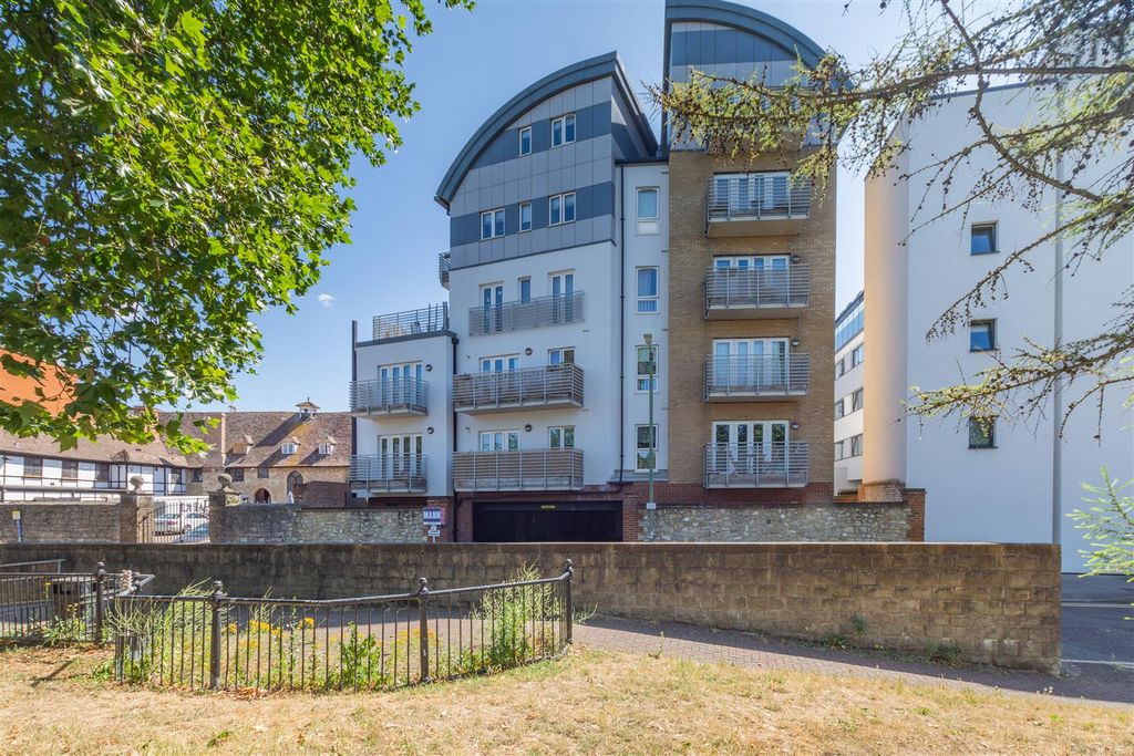 Property photo 1 of 12 8654691-Exterior02.Jpg