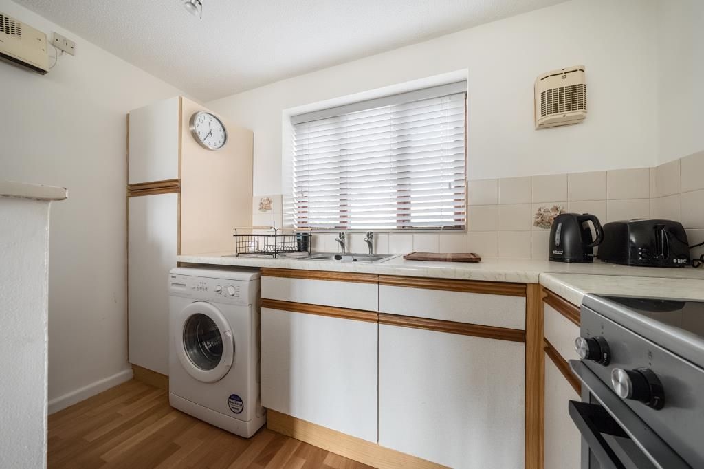 Property photo 3 of 17 Kitchen