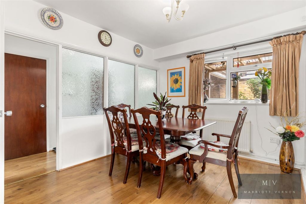 Property photo 3 of 18 Bracewood Gardens 10 MV-3.Jpg