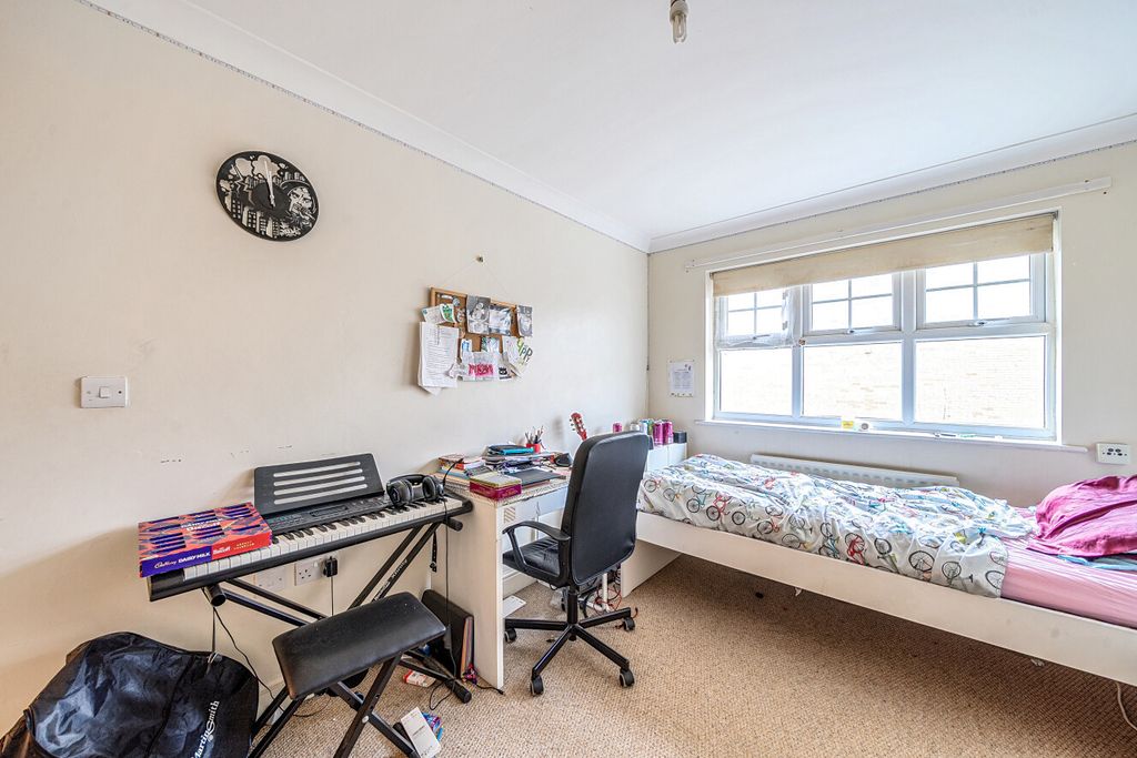 Property photo 3 of 14 1393042-10-694404...