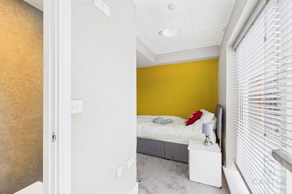 Property photo 1 of 5 Room 1 With Ensuite