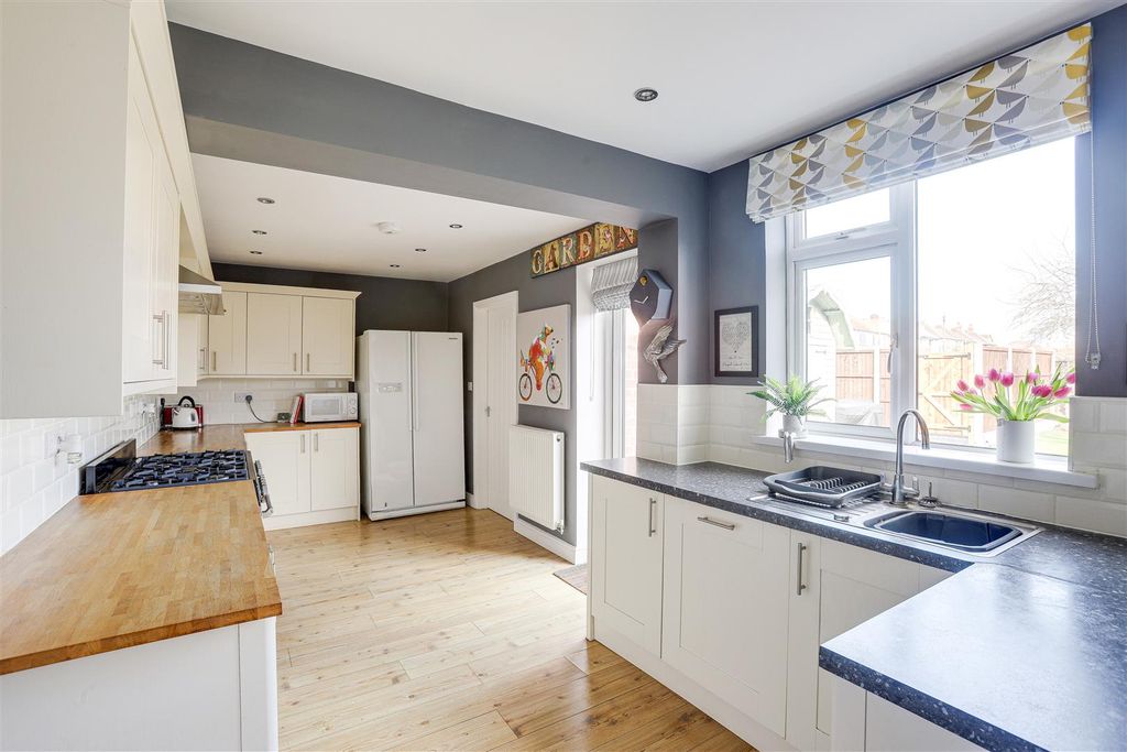 Property photo 2 of 29 4274.Jpg