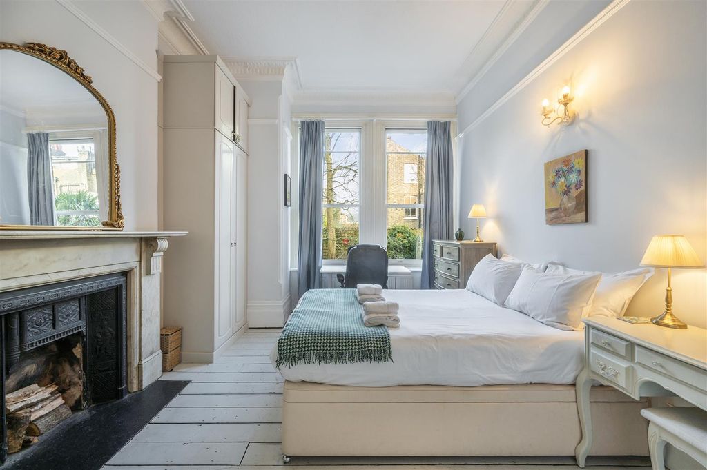 Property photo 3 of 8 Bedroom(3) (4).Jpg