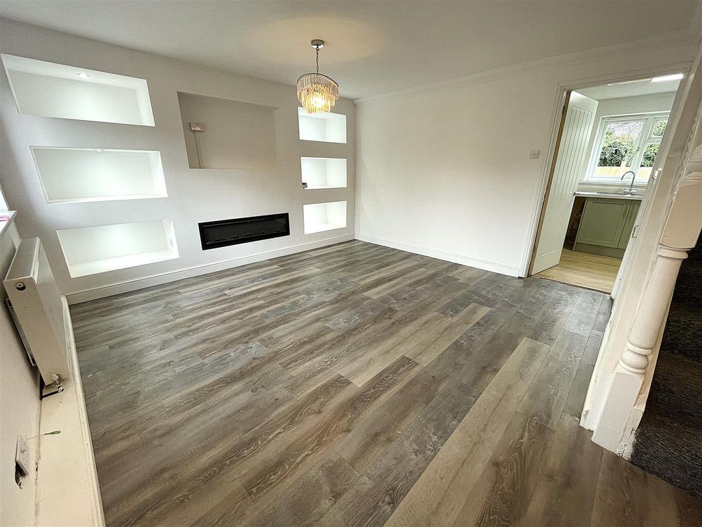 Property photo 2 of 19 Lounge