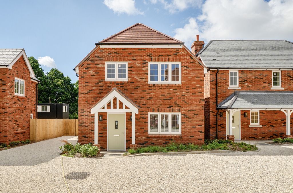 Property photo 1 of 16 1484039-1-6A44F96...