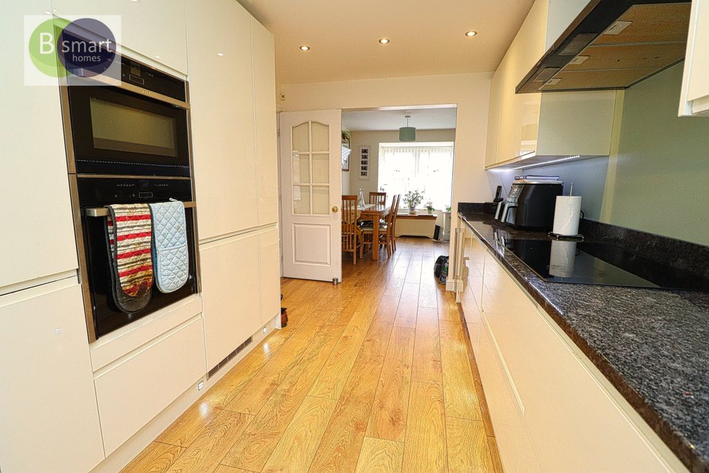 Property photo 3 of 19 Img_2147