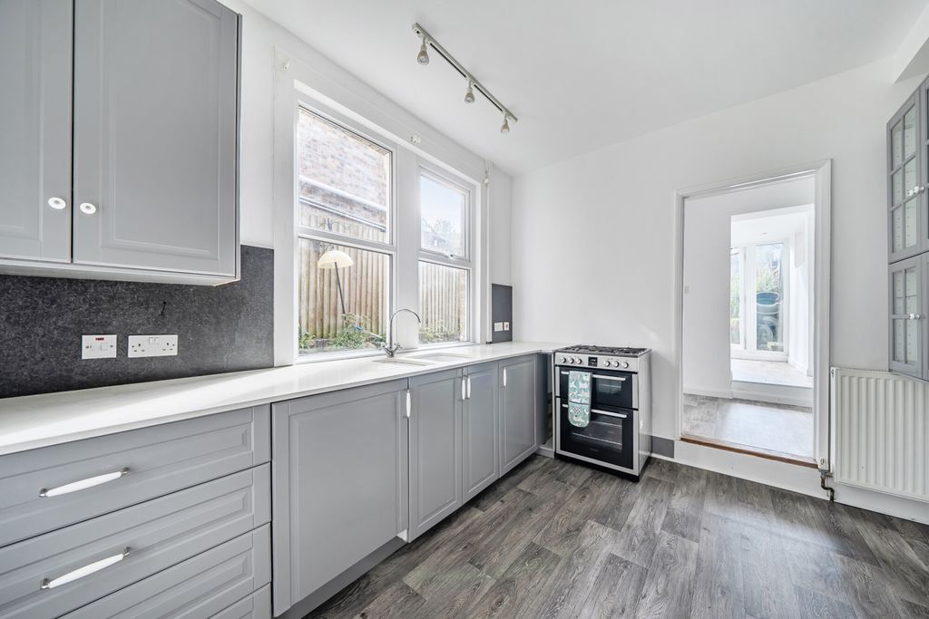 Property photo 3 of 23 Kitchen