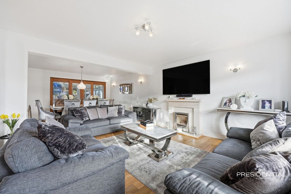 Property photo 2 of 38