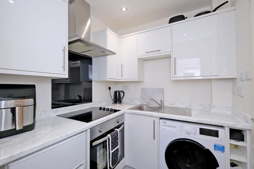 Property photo 3 of 10 Kitchen