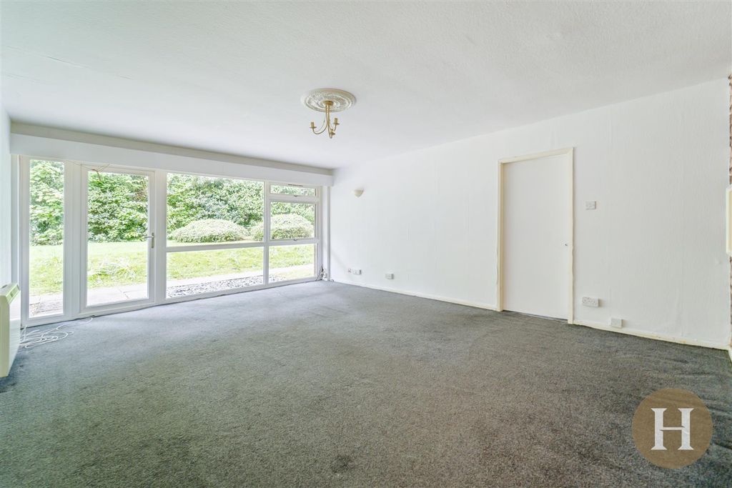 Property photo 3 of 20 Hadleigh Estate Agents-8.Jpg