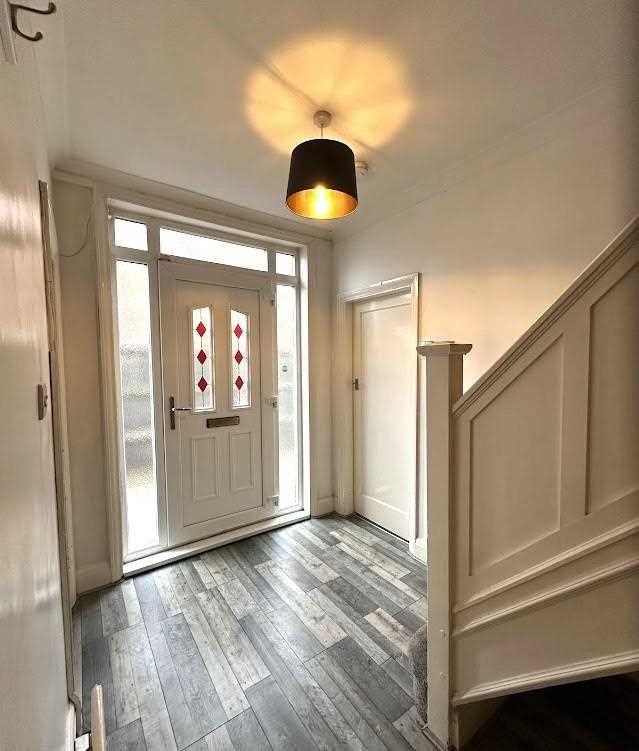 Property photo 2 of 15 Ground Floor