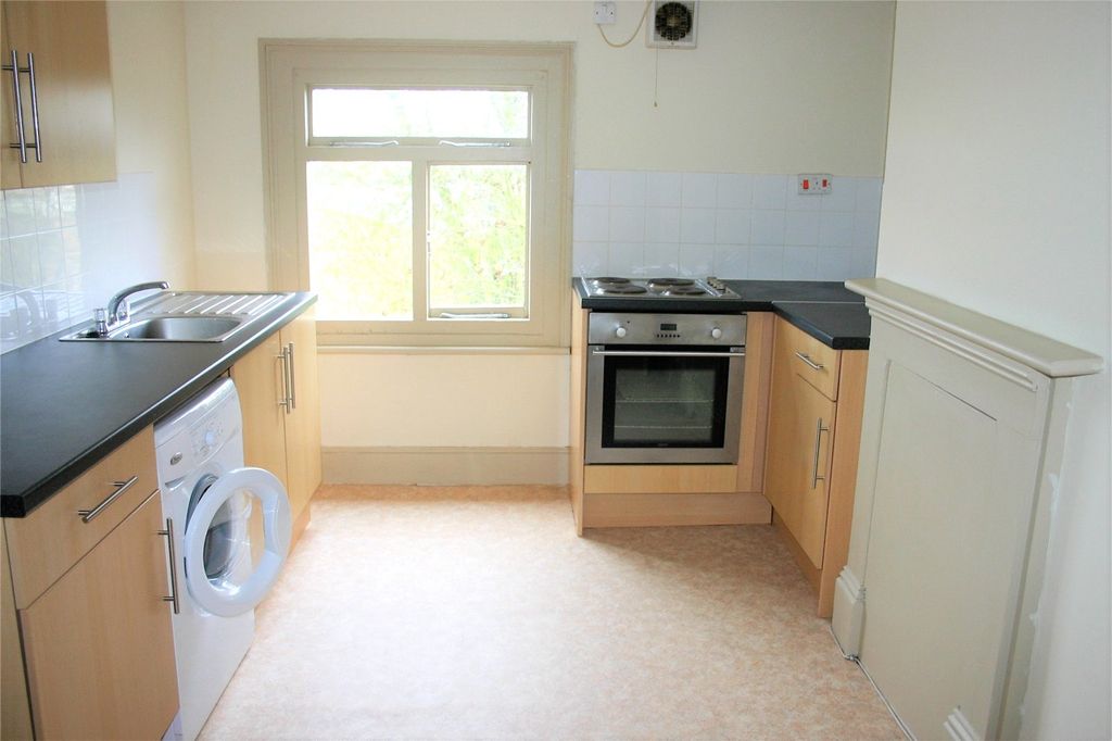 Property photo 3 of 6 Kitchen