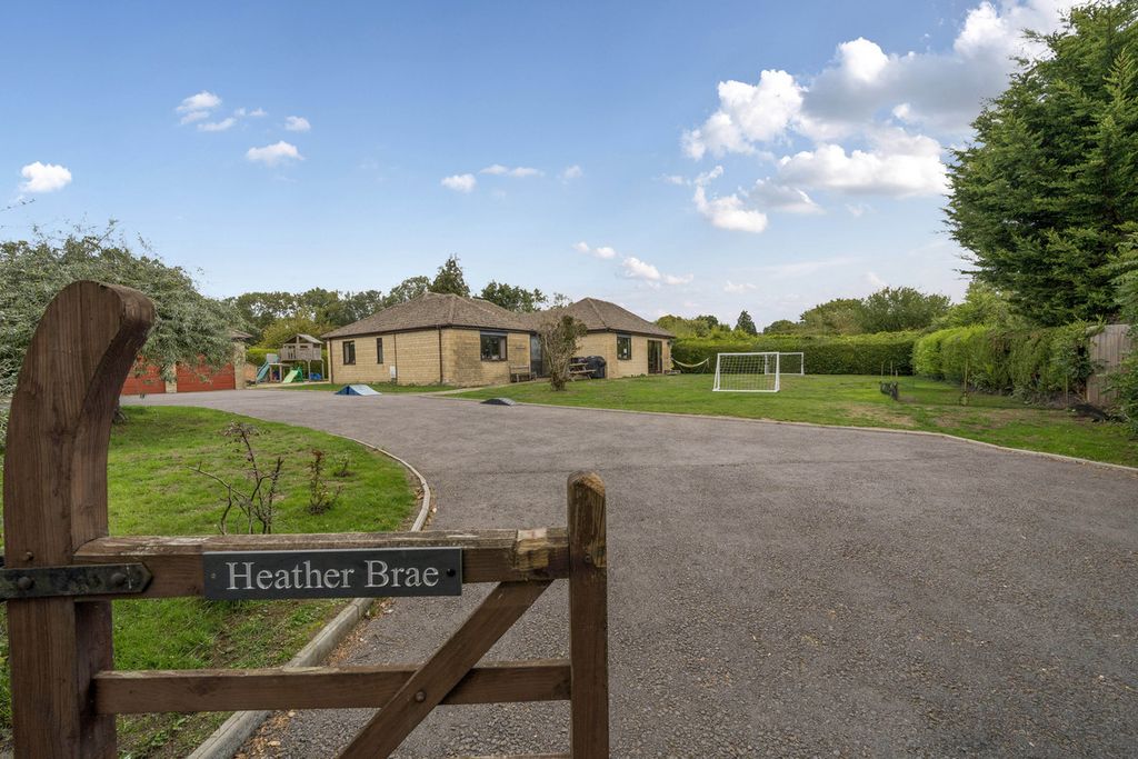 Property photo 1 of 28