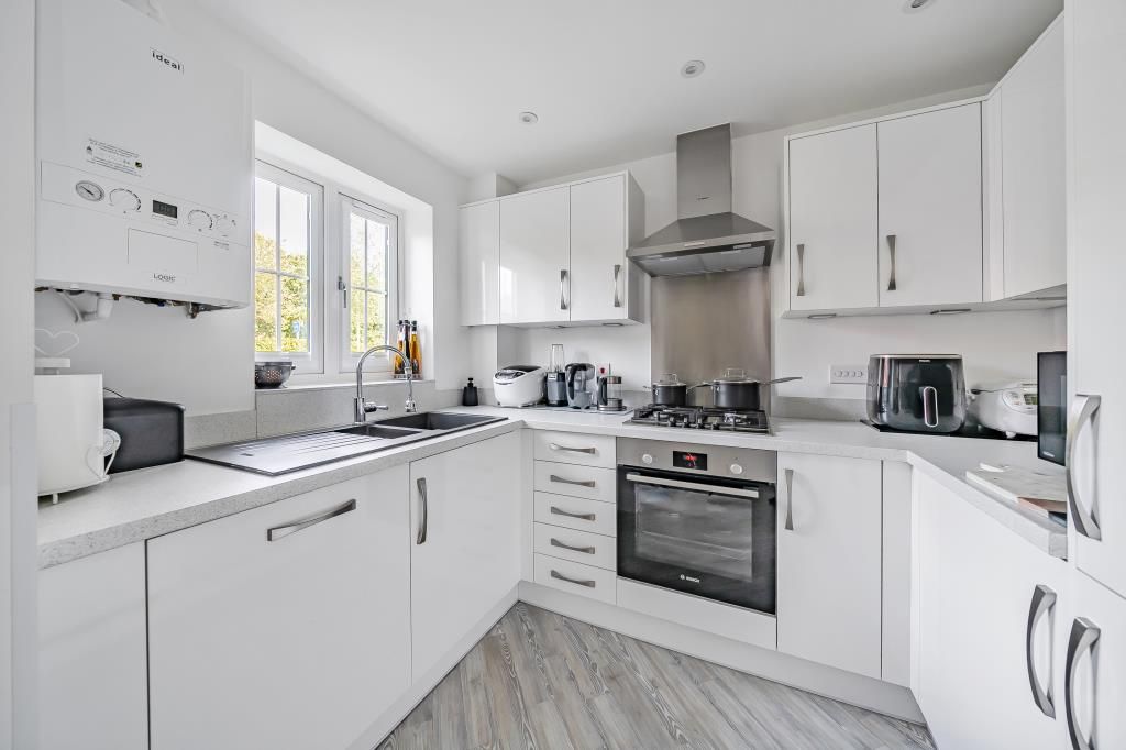 Property photo 3 of 10 Kitchen