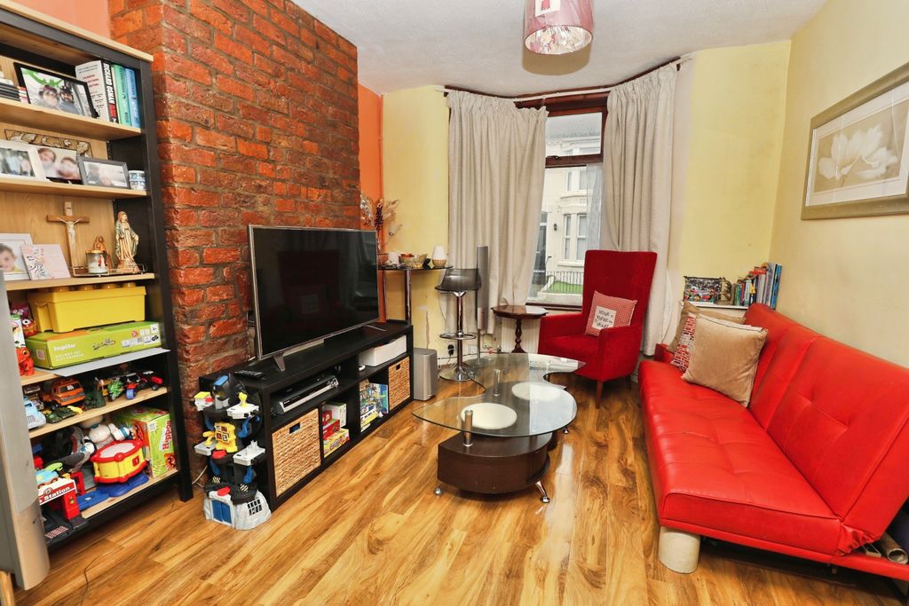 Property photo 2 of 12