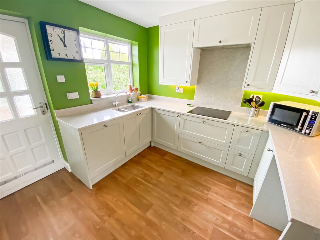 Property photo 2 of 19 Kitchen