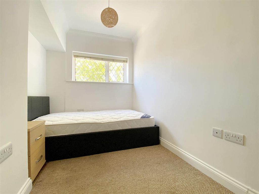 Property photo 1 of 13 Room 6 (1).Jpg