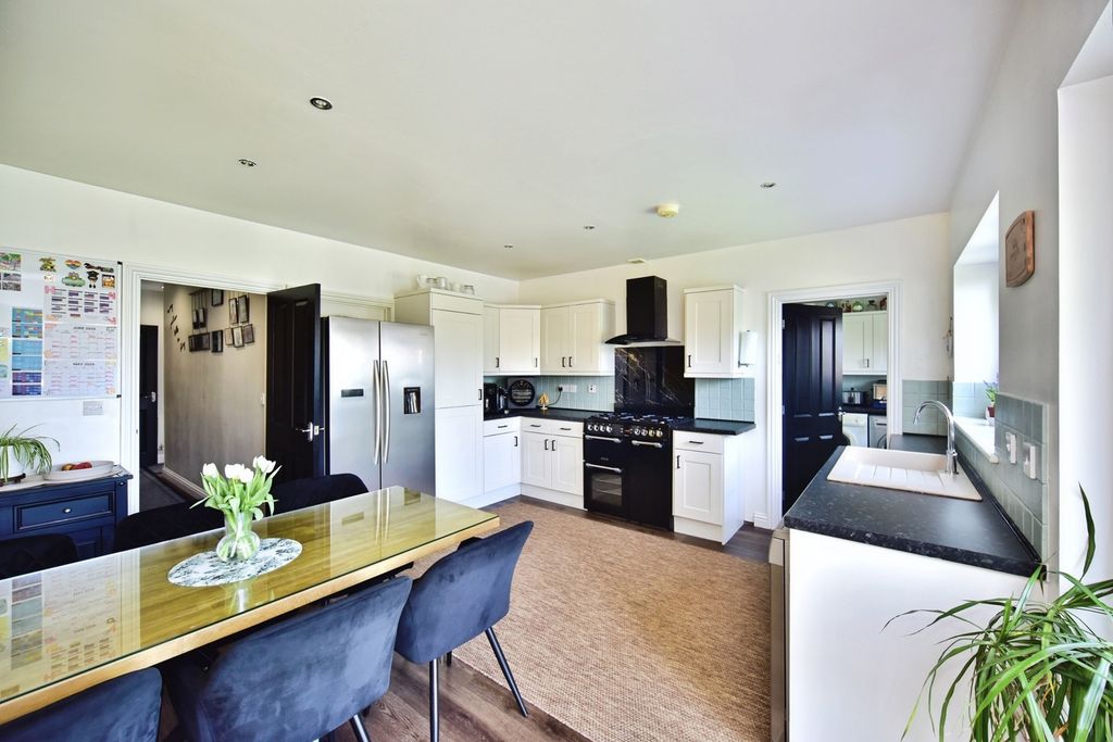 Property photo 2 of 23 Pbox-Img.Jpg