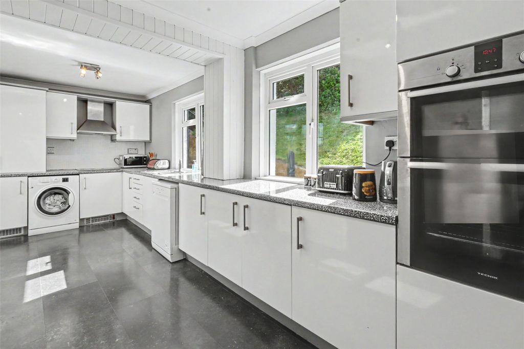 Property photo 2 of 16 2 - Picture No. 09