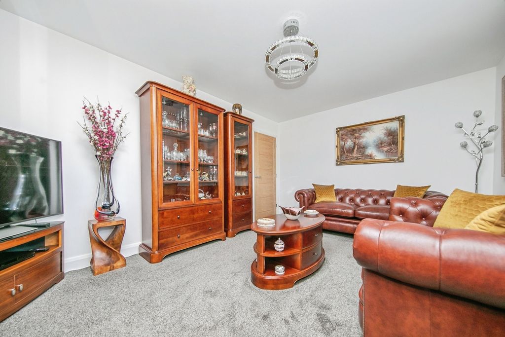 Property photo 2 of 17 Photo