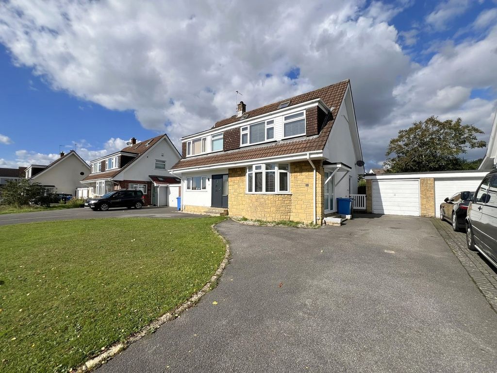 Property photo 2 of 27