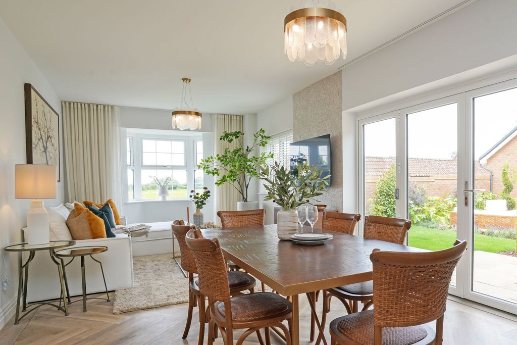 Property photo 2 of 19 Living Space