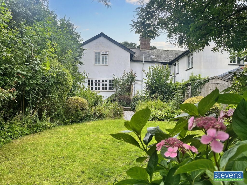Property photo 1 of 12 Image00006