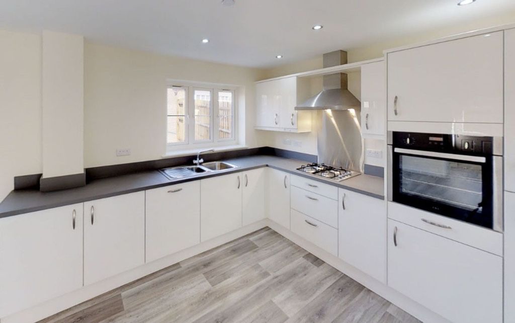 Property photo 3 of 9 Kitchen/Dining Room