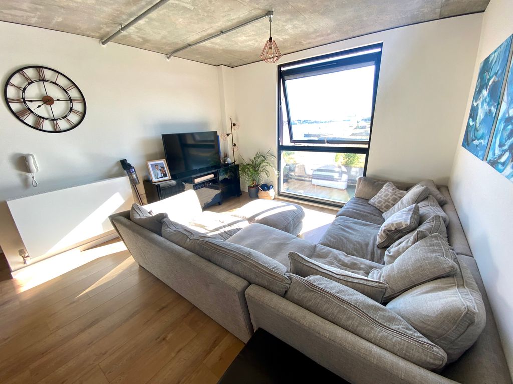 Property photo 2 of 8