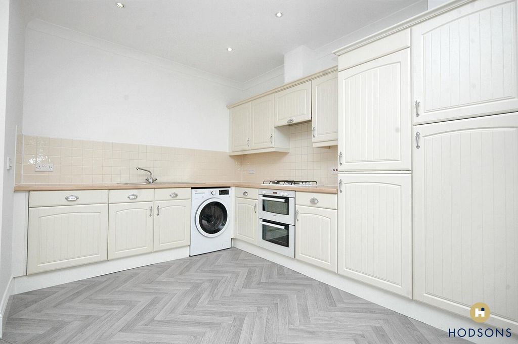 Property photo 2 of 10 Kitchen