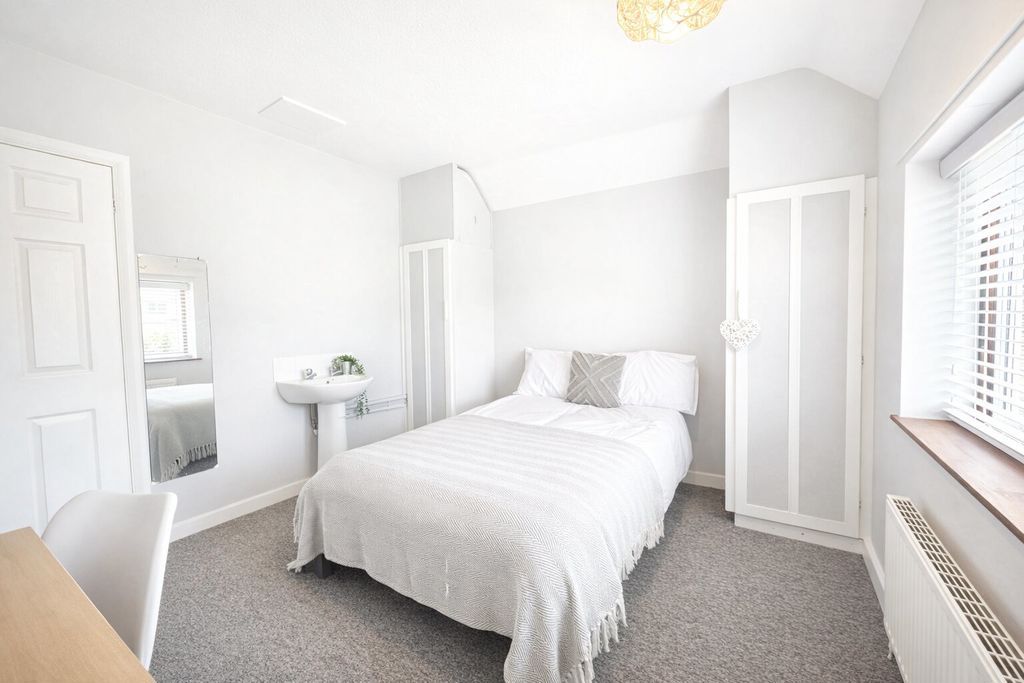 Property photo 2 of 9 Photo 11