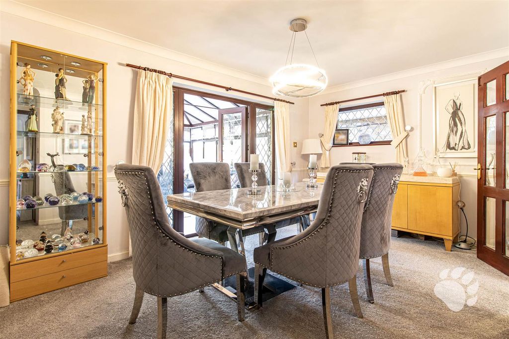 Property photo 2 of 32 Dining Room